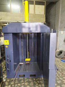 Vertikalballenpresse TONNA20 20 Tonnen 200kN Ballen 150 kg