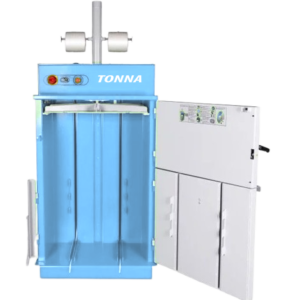 TONNA E80 PLC Kartonpresse mit 4 Tonnen Presskraft und geöffneter Tür